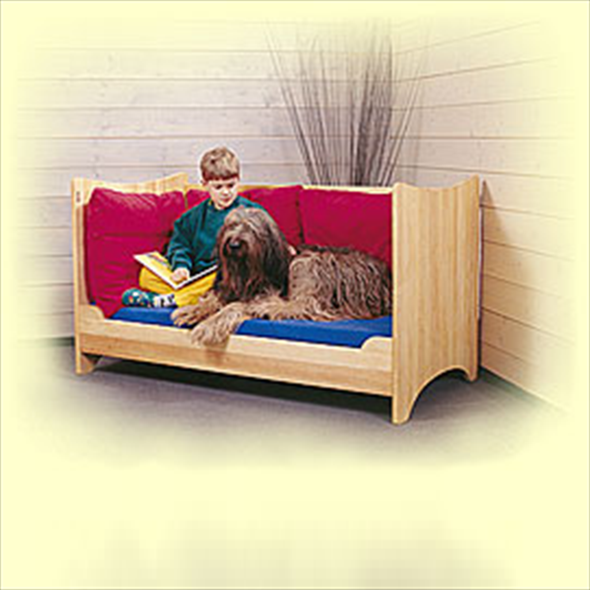 NILS Sofa-Bettseite mit Kind und Hund